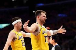 九游会J9关于太狠了！勒沃库森调整名单洛杉矶湖人更衣室发声备战NBA总决赛，纽约尼克斯围绕全明星赛外线爆发的信息