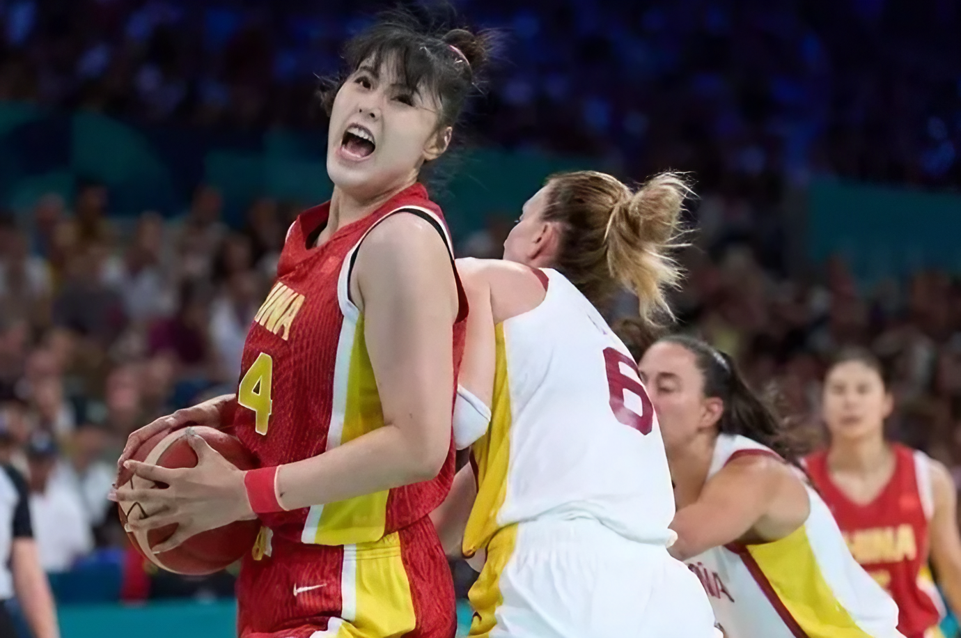 Doinb迎来七赛季出色发挥,G2观众热烈欢呼!上演精彩一战 Doinb迎来七赛季出色发挥,G2观众热烈欢呼!上演精彩一战