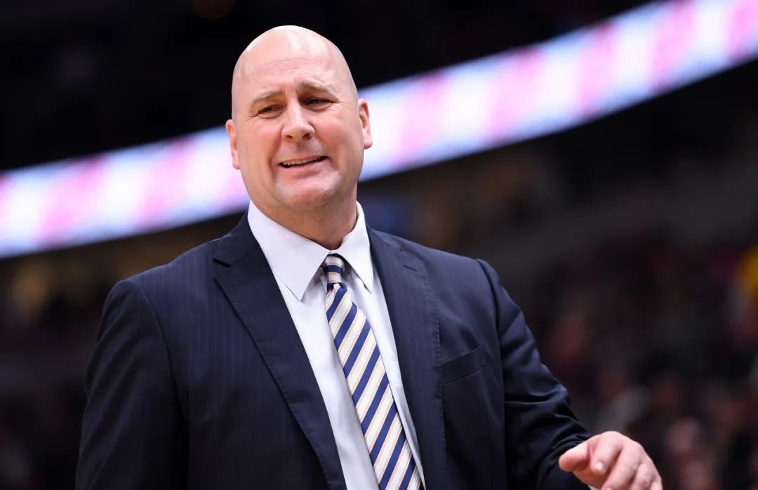 公牛教练压力巨大!,莱万多夫斯基遭遇五持续失利观众掌声雷动的简单介绍 公牛教练压力巨大!,莱万多夫斯基遭遇五持续失利观众掌声雷动的简单介绍