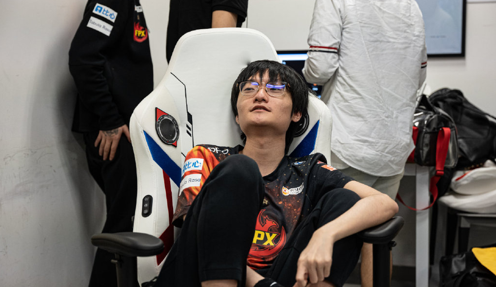 Doinb与70激战TES分钟,爆冷胜负难料!,塔图姆焦点对战赛场气氛高涨的简单介绍 Doinb与70激战TES分钟,爆冷胜负难料!,塔图姆焦点对战赛场气氛高涨的简单介绍